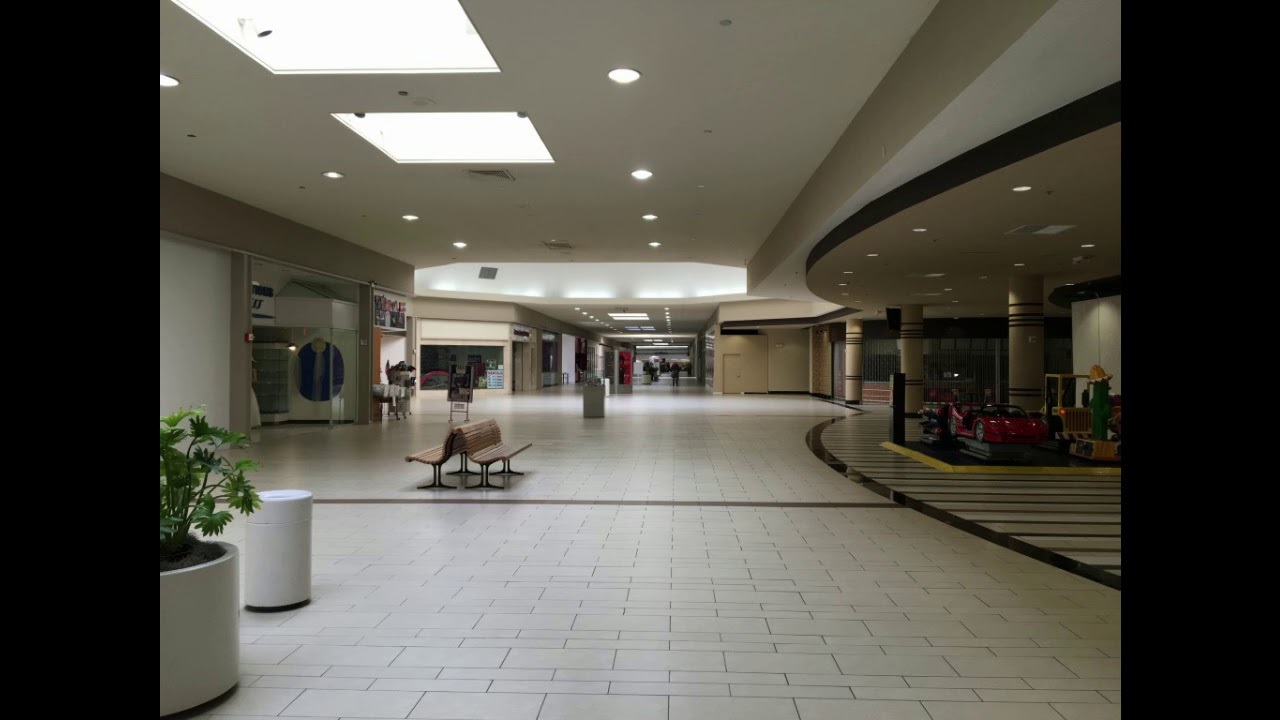 Billy Joel- Piano Man (playing in an empty shopping centre)