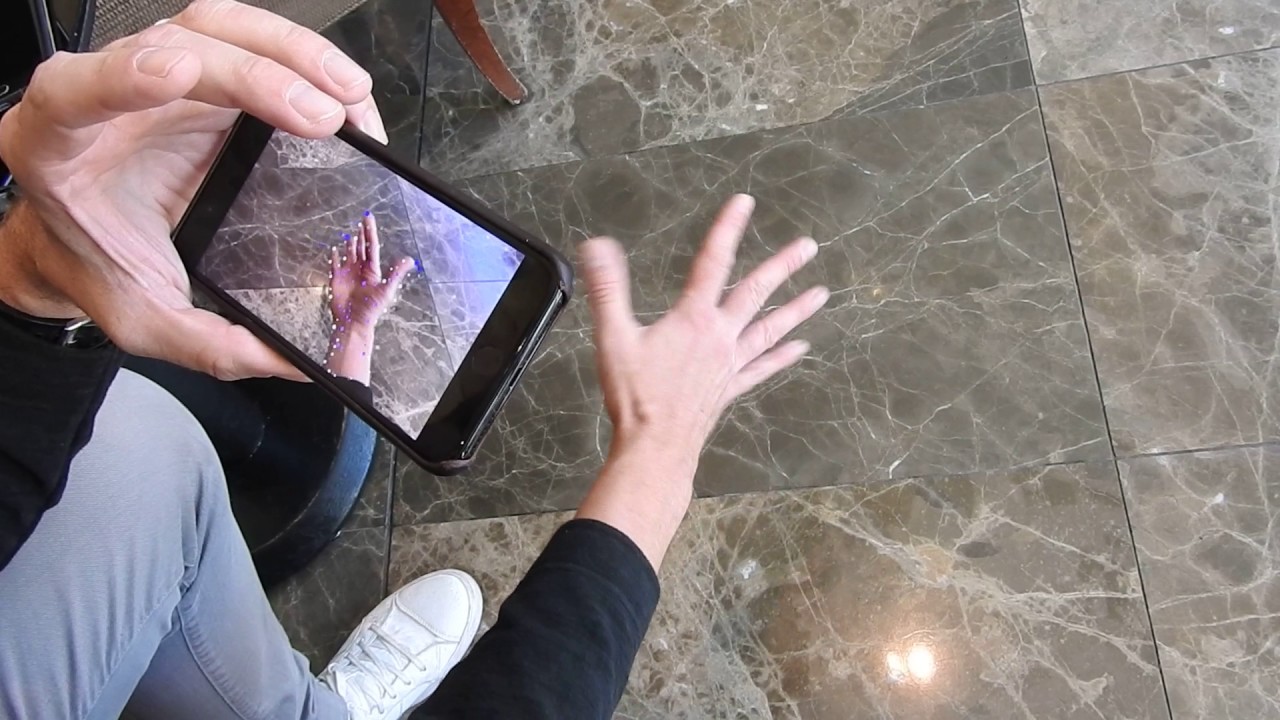 ManoMotion shows how a smartphone can capture hand gestures in real-time
