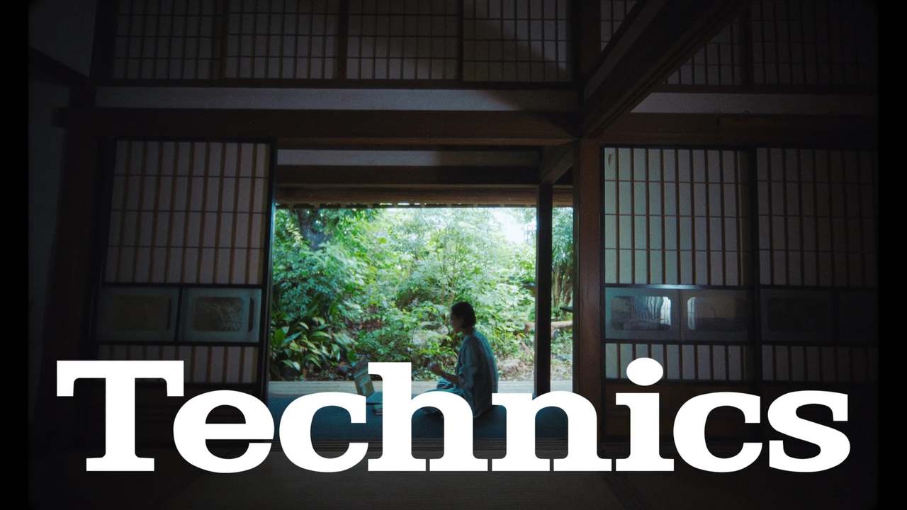 EAH-AZ60 (映画監督 : 安藤桃子) | Technics